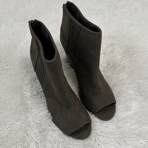 ☎️ Jasmin Peep Toe Bootie